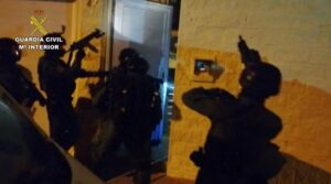 Siete toneladas de hachís incautadas a una organización en el Campo de Gibraltar tras 25 detenciones