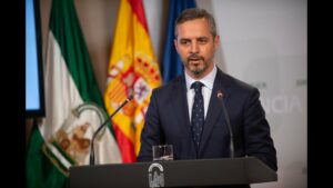 El consejero de Hacienda destaca la importancia y el potencial del puerto en su visita a Algeciras