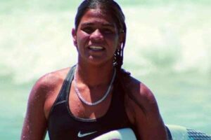 La campeona del surf brasileño muere tras ser impactada por un rayo mientras entrenaba