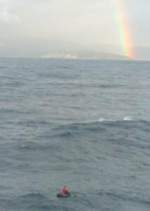 La imagen del día: Jueves Santo a la deriva en El Estrecho