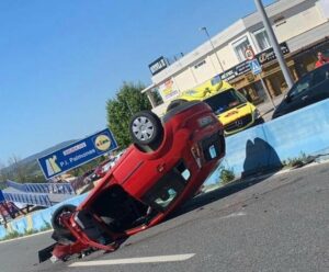 Vuelcan dos turismos en la A-7 y provocan importantes retenciones