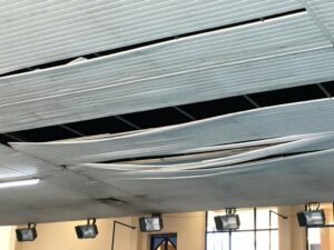 Recogida de firmas por el lamentable estado de la piscina municipal de Algeciras