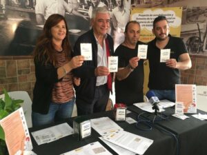 Un barrio de todos difunde en setenta bares de Algeciras su campaña #Mézclate para la diversidad
