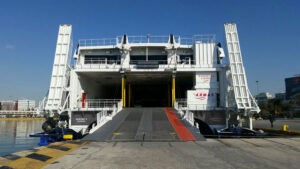 Trasmediterránea suspende sus rotaciones con Ceuta por el incendio del motor de un ferry