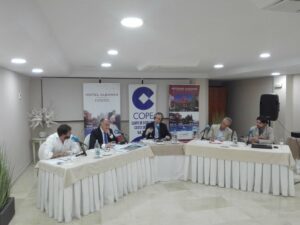 Landaluce pierde las formas en el debate de la COPE