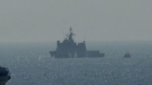 Un barco británico abre fuego frente a un buque de la Armada Española en Gibraltar