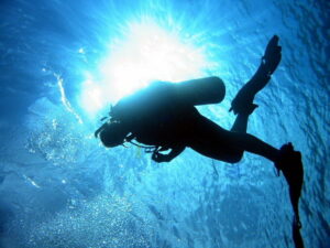 Dos detenidos en una embarcación con 40 kilos de hachís ocultas en bombonas de buceo