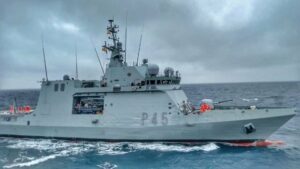 El "Audaz" garantizó la seguridad de la navegación en El Estrecho