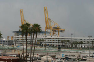 Adif adjudica el mantenimiento de cuatro grúas móviles en las terminales de San Roque y Algeciras