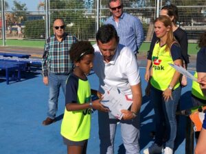 La entrega de diplomas pone fin al curso de la Escuela Municipal de Atletismo