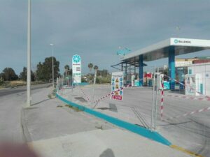 Denuncian ante la Policía Local de Algeciras las obras de la gasolinera Ballenol
