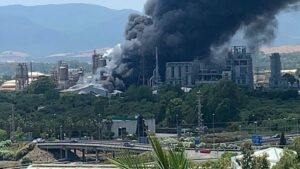 Adelante Andalucía pide que Bendodo comparezca sobre el incendio de Indorama en San Roque