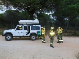 Extinguido un incendio en el Cerro de la Pólvora en San Roque, que afectó a una hectárea y media