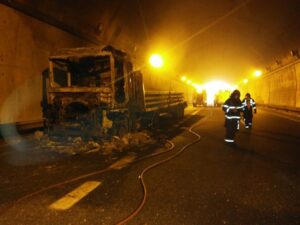 Sofocado el incendio de un camión en un túnel de la A-381 en dirección a Jerez de la Frontera