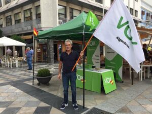 VOX convoca todo los viernes en la Plaza Alta una mesa informativa