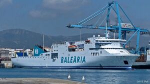 El buque Nápoles" de la compañía Baleária ha quedado inutilizado
