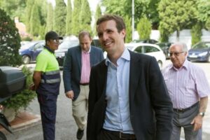 Pablo Casado se reúne en Algeciras con los candidatos del PP en el Campo de Gibraltar