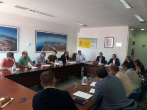 Landaluce traslada a Renfe que la comarca no puede esperar tres años a tener nuevos trenes