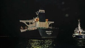 El petrolero 'Grace 1' sale de noche de Gibraltar y cambia su nombre por el de 'Adrian Darya'