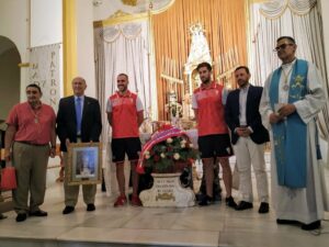 El Algeciras CF realiza la tradicional ofrenda floral a la Virgen de la Palma