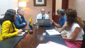 El alcalde da su visto bueno al avance del proyecto técnico para la instalación de cámaras de video vigilancia en el barrio La Caridad