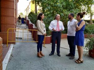 El Ayuntamiento repara las escaleras que unen la avenida Virgen de la Palma con el resto del viario