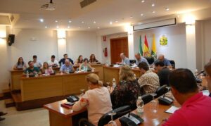 El recibo del agua bajará un 15% en Los Barrios tras aprobarse en Pleno el convenio con Mancomunidad