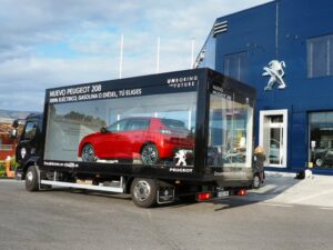 Peugeot pasea en primicia el nuevo modelo N208 por las calles del Campo de Gibraltar