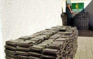 Dos detenidos por transportar 178 kilos de hachís en doble fondo de un camión con destino Algeciras