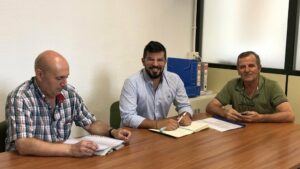 Jorge Juliá mantiene un encuentro con la directiva de la AVV La Amistad" del barrio de la Piñera 