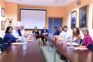 Un centro de convenciones y pistas deportivas, algunos de los usos proyectados en el Llano Amarillo