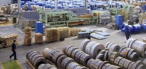 Acerinox baja de 300 a 240 el número de empleados afectados por el ERE