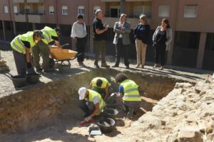 El Ayuntamiento comienza los trabajos de puesta en valor de las murallas de la Villa Sur