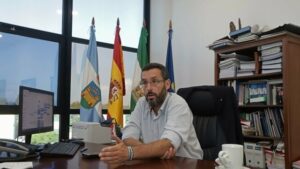 El alcalde linense, conforme con la paralización de la actividad no esencial anunciada por la Junta