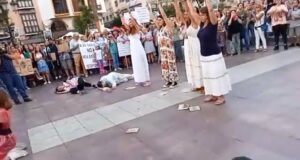 Más de mil personas protestan en Algeciras contra la contaminación y el cambio climático