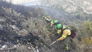 Bomberos dan por extinguido el incendio declarado en Castellar