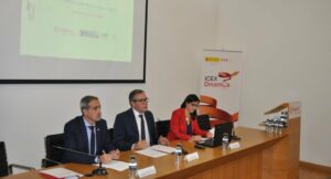 Un centenar de empresarios acude a la charla sobre el impacto del Brexit en la comarca