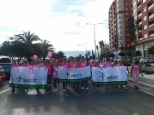 Las calles se tiñen de rosa con la IX marcha solidaria contra el cáncer de mama