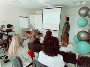 La Guardia Civil de Algeciras forma a los sanitarios del Quirón para actuar en caso de agresión