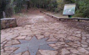 Inauguran en Valdeinfierno un sendero habilitado para personas con movilidad reducida