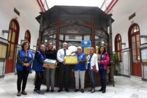 La Brigada Cívica repartirá dispensadores de bolsas y bidones de agua a los propietarios de mascotas