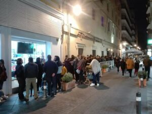 El antiguo Hospital Militar registra largas colas para entrar en la 'Casa Fantástika'