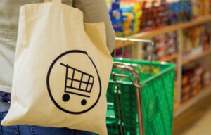 Las bolsas personalizadas como fórmula de publicidad móvil para los comercios