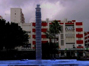 Algeciras ilumina de azul algunos de sus rincones con motivo del Día Universal del Niño