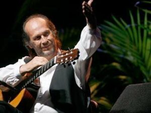 El Ayuntamiento firma con la viuda de Paco de Lucía el convenio para su centro de interpretación