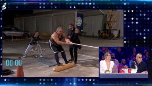 El Porrúo arrastra un camión de 17.000 kilos y levanta a los cuatro miembros del jurado