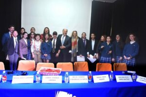 Landaluce explica a los escolares del colegio San José la importancia de la Carta Magna