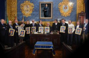 El Ayuntamiento reconoce la labor de quienes actualizaron y rehabilitaron la heráldica municipal