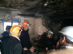 Desalojan a 28 familias por el incendio de un bloque de El Calvario, en San Roque