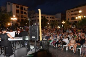 El Ayuntamiento abre el escenario de la Plaza Alta para los interesados en actuar en Navidad